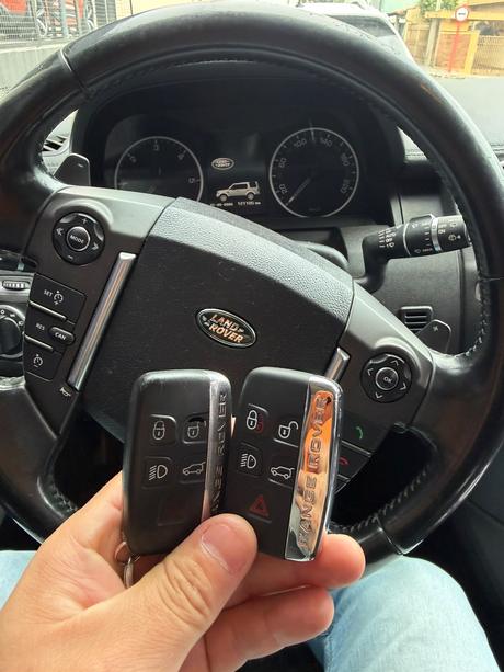 Par de chaves canivete codificadas para uma Land Rover