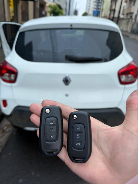 Chave canivete e chave reserva feitas para um Renault Kwid